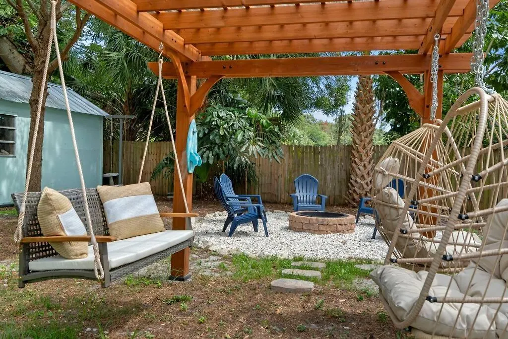 Blue Flamingo Paradise W/ Pool + Game Room + Grill + Fire Pit Largo Holiday home