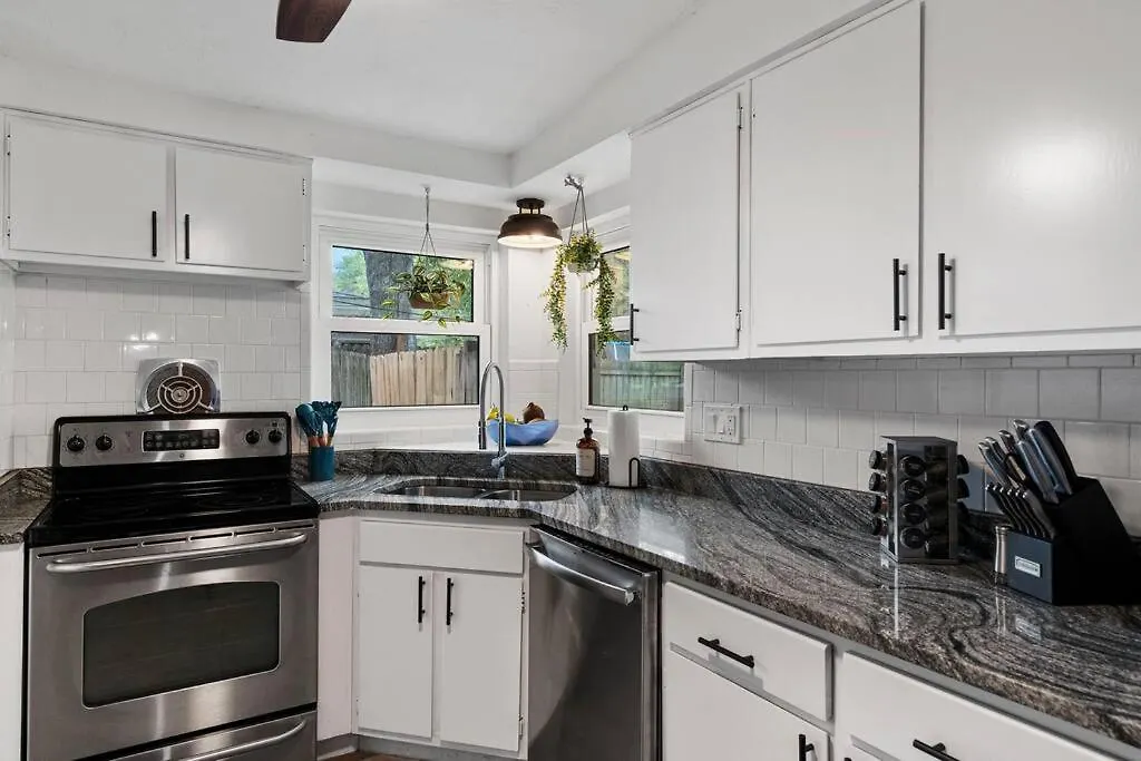 Blue Flamingo Paradise W/ Pool + Game Room + Grill + Fire Pit Largo Holiday home